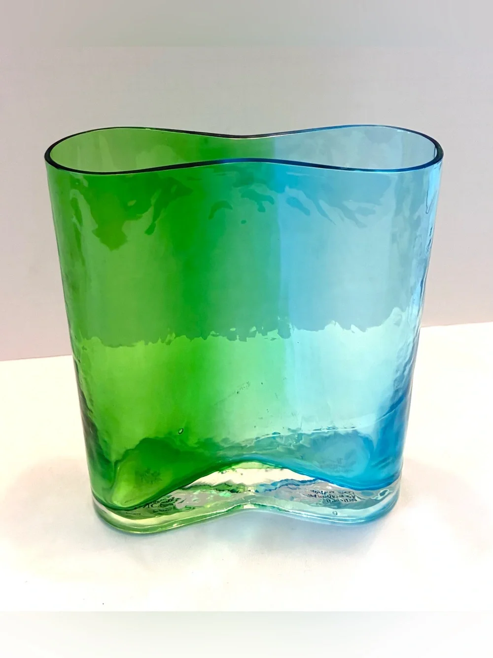 Vintage Southern Living at Home blown art glass wave infinity vase